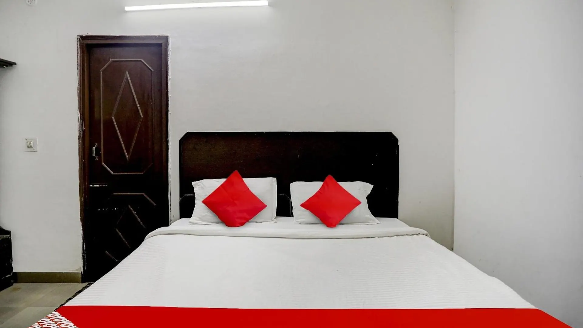 Hotel O Majestic Gurgaon India