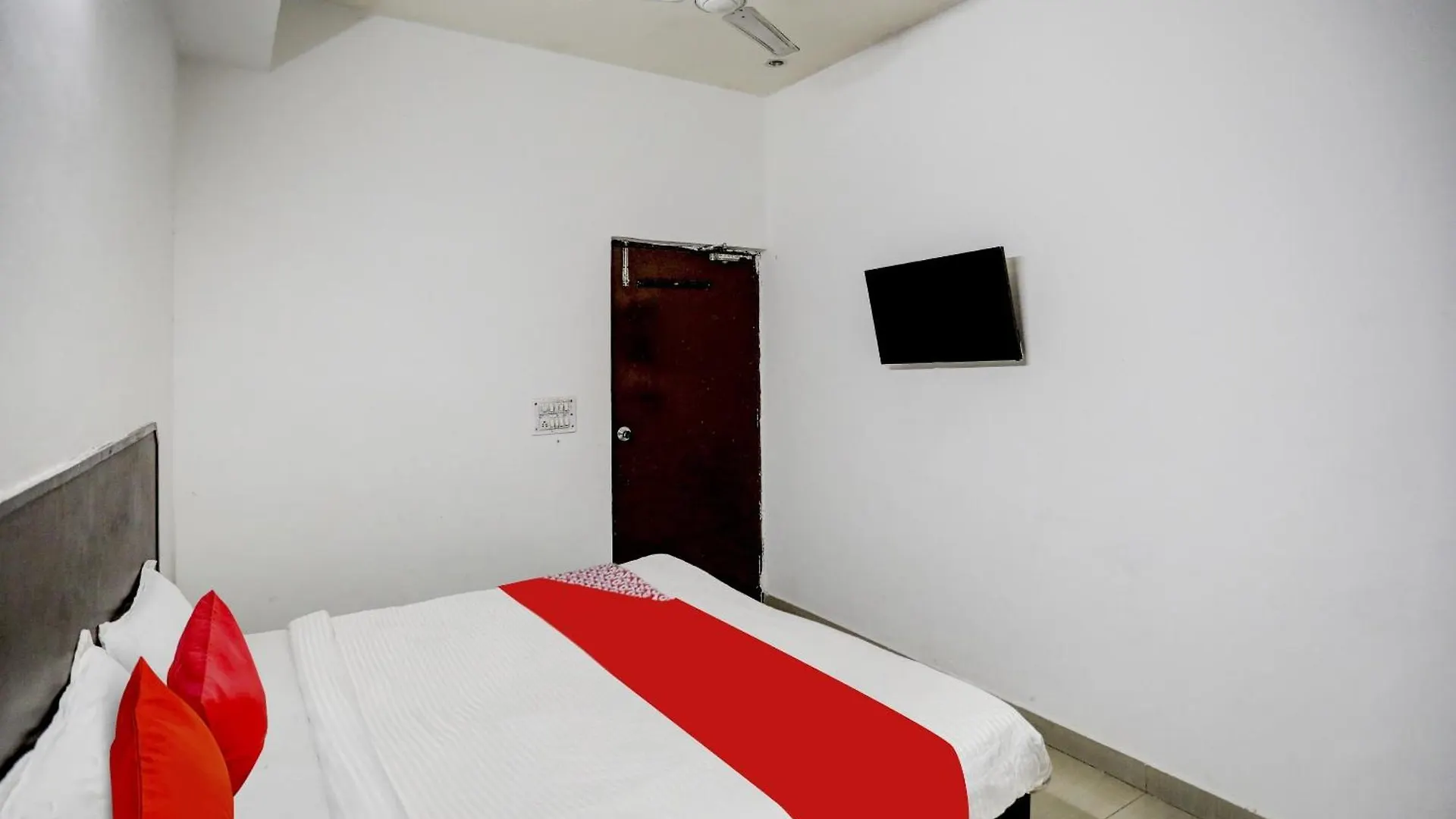 ***  Hotel O Majestic Gurgaon India