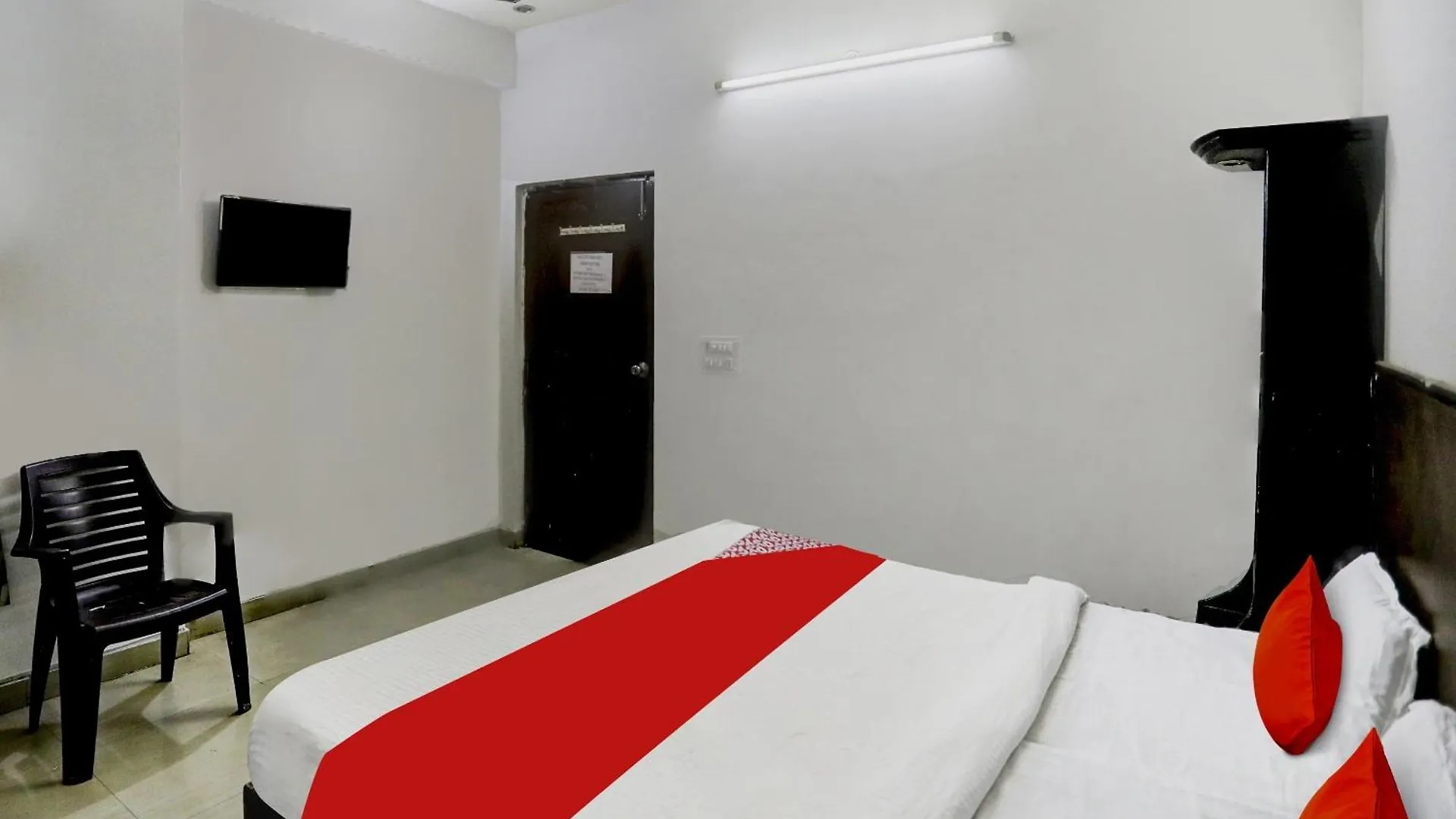 Hotel O Majestic Gurgaon India