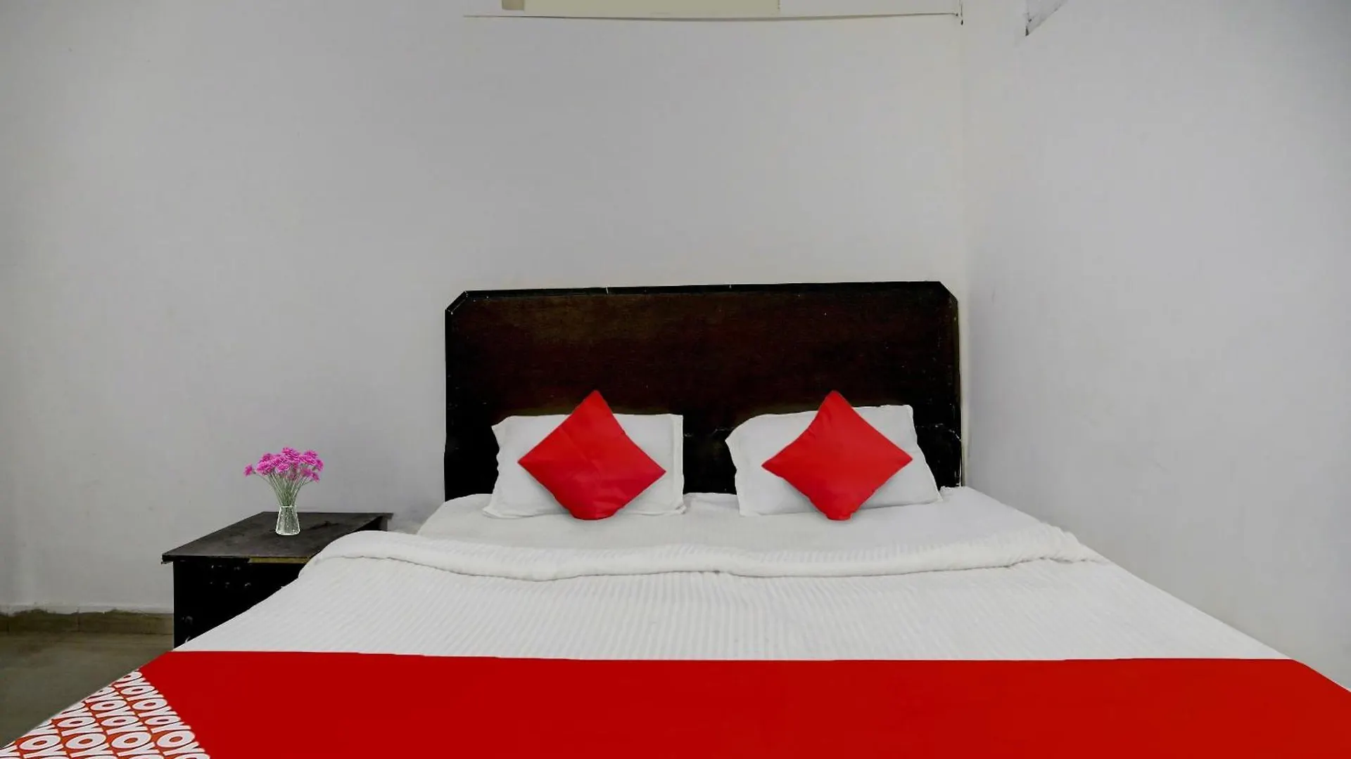 גורגאון Hotel O Majestic 3*,  הודו